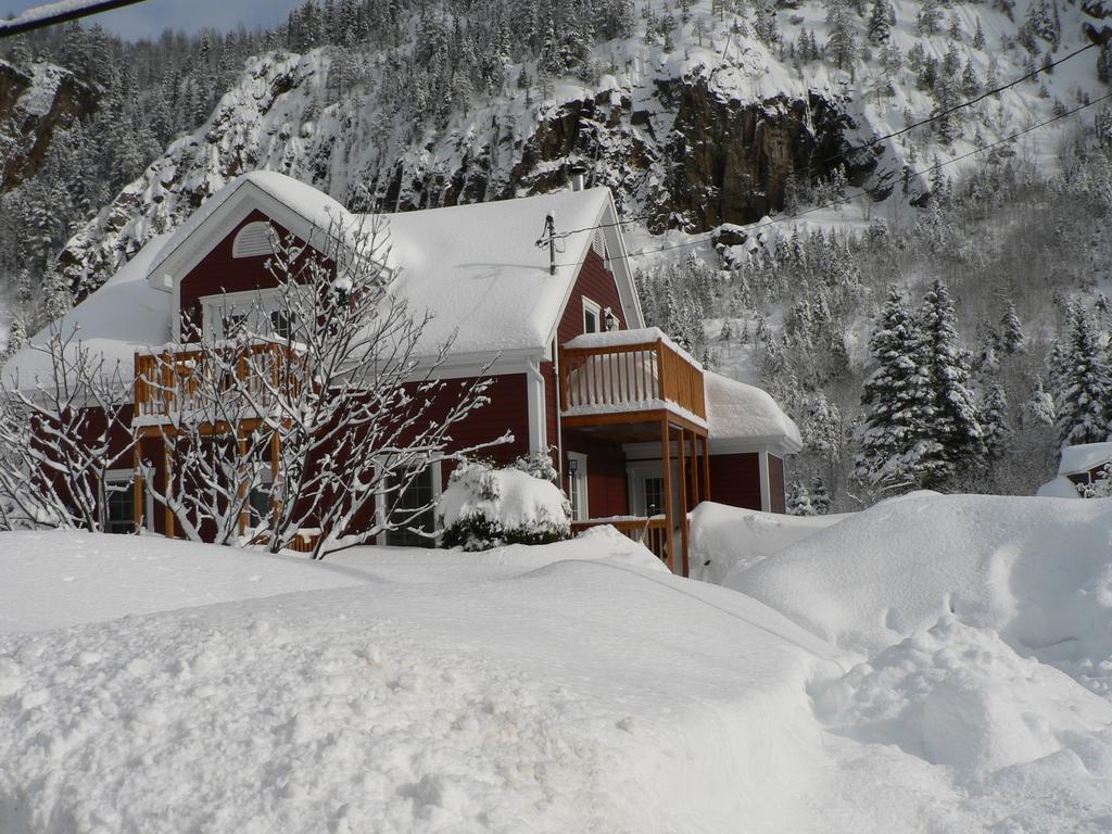 B&B Les Deux Pignons Petit-Saguenay ภายนอก รูปภาพ