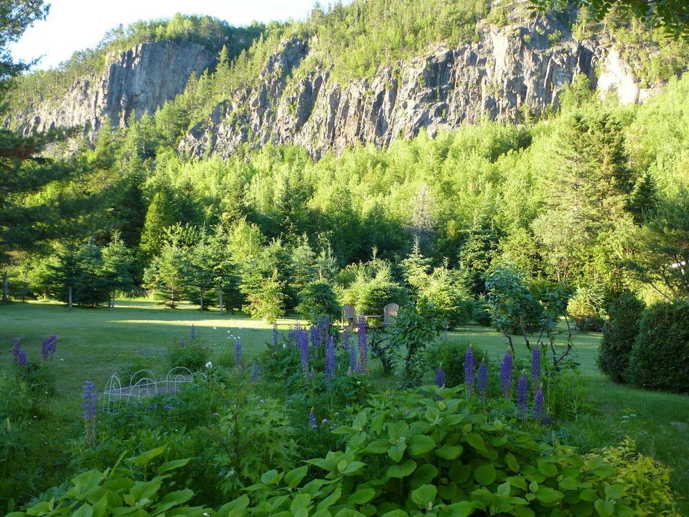 B&B Les Deux Pignons Petit-Saguenay ภายนอก รูปภาพ