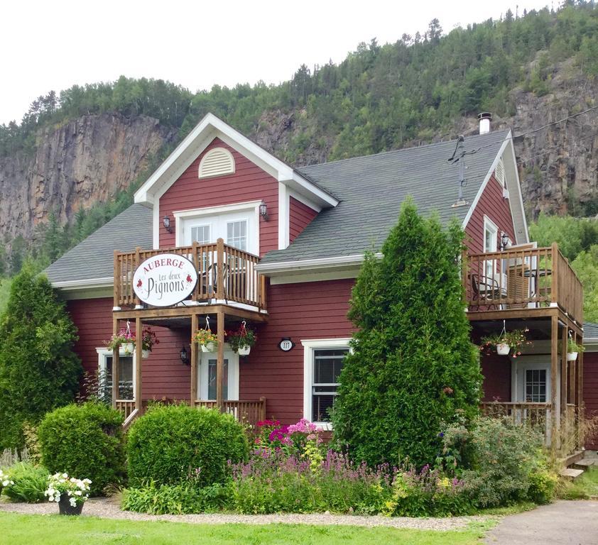 B&B Les Deux Pignons Petit-Saguenay ภายนอก รูปภาพ