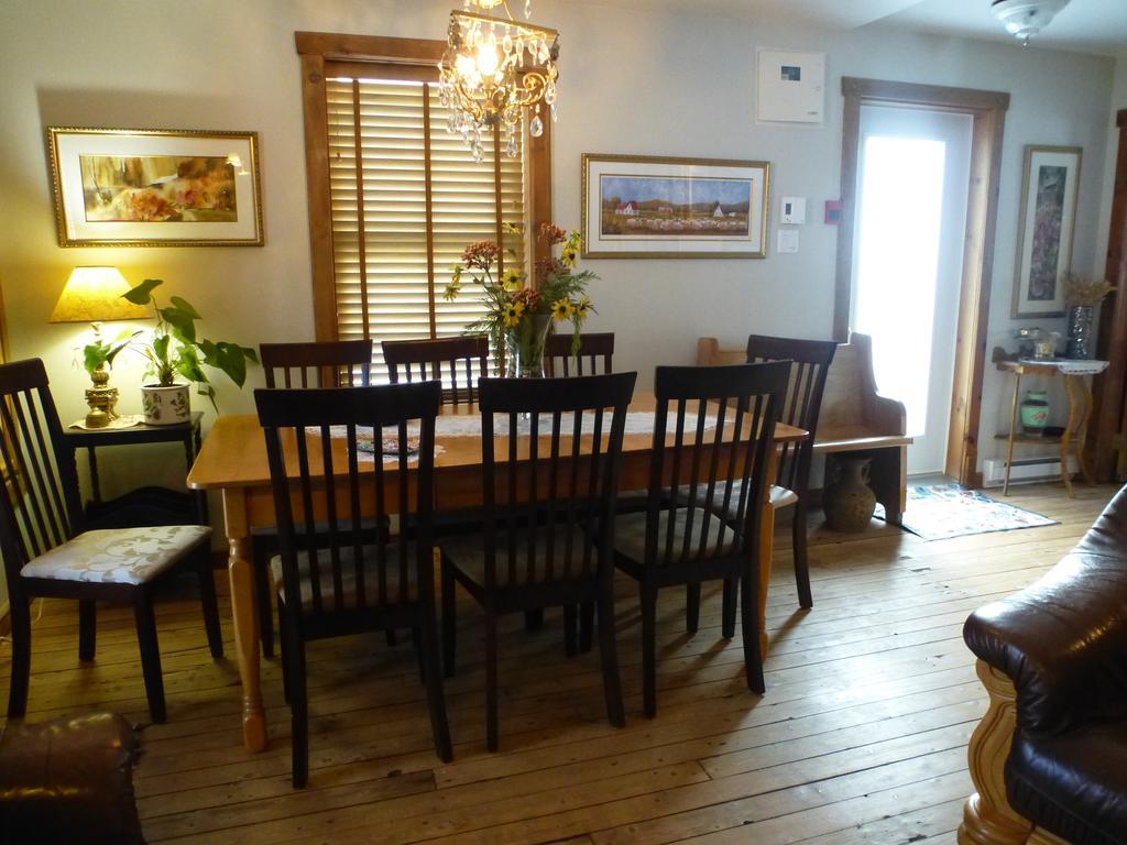 B&B Les Deux Pignons Petit-Saguenay ภายนอก รูปภาพ