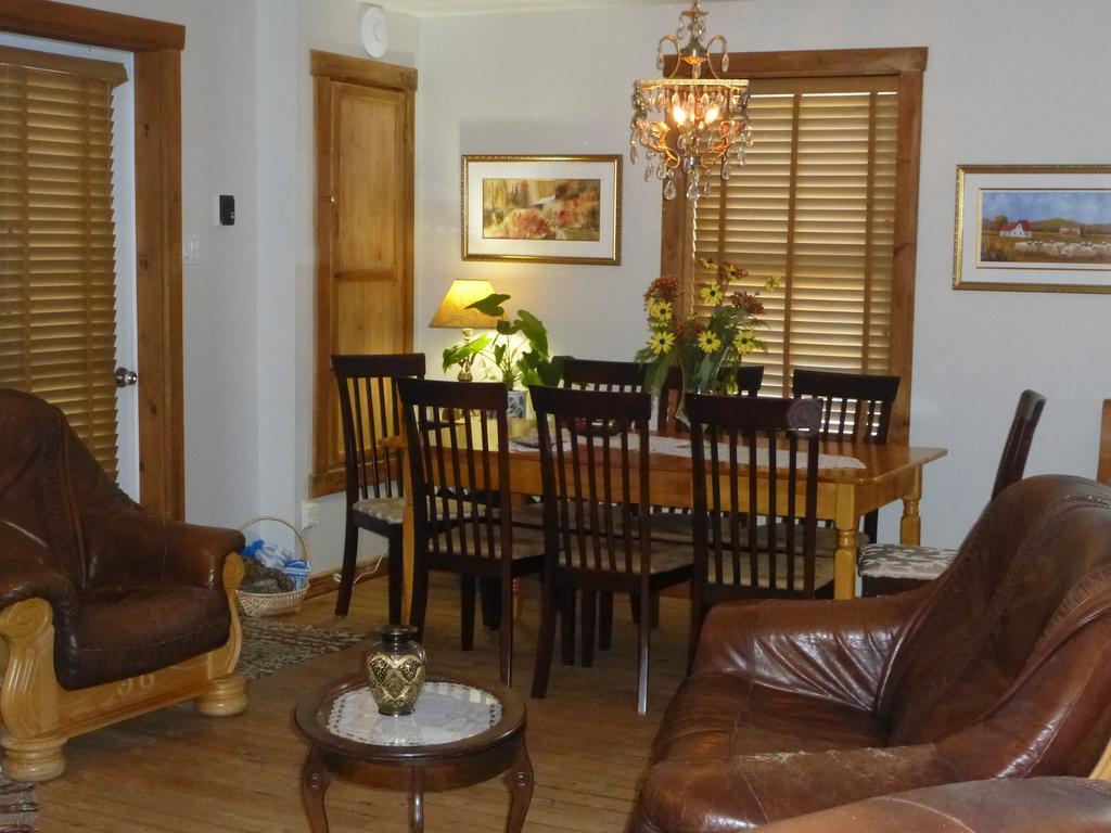 B&B Les Deux Pignons Petit-Saguenay ภายนอก รูปภาพ
