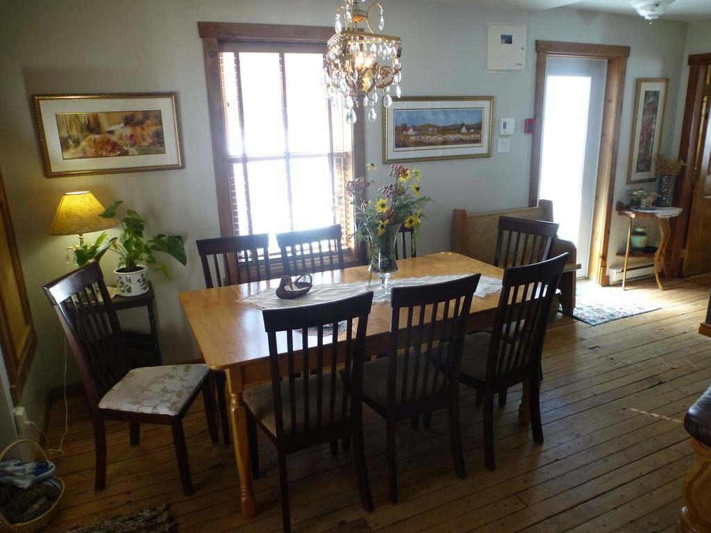 B&B Les Deux Pignons Petit-Saguenay ภายนอก รูปภาพ