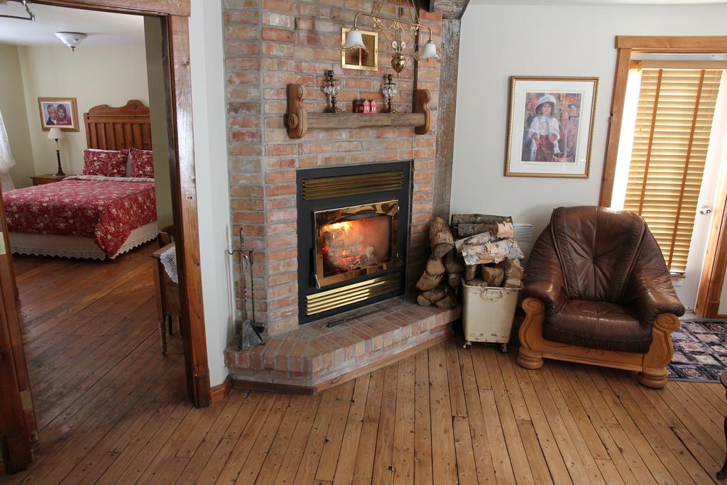 B&B Les Deux Pignons Petit-Saguenay ภายนอก รูปภาพ