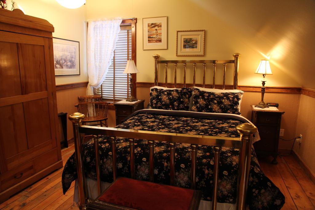 B&B Les Deux Pignons Petit-Saguenay ภายนอก รูปภาพ