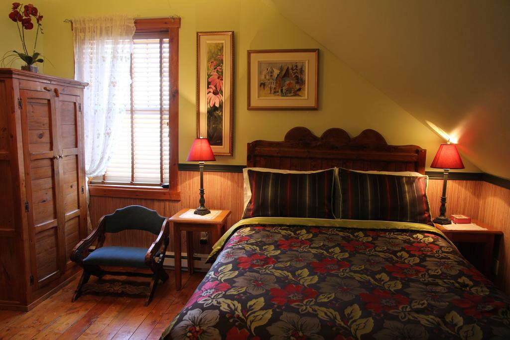 B&B Les Deux Pignons Petit-Saguenay ภายนอก รูปภาพ