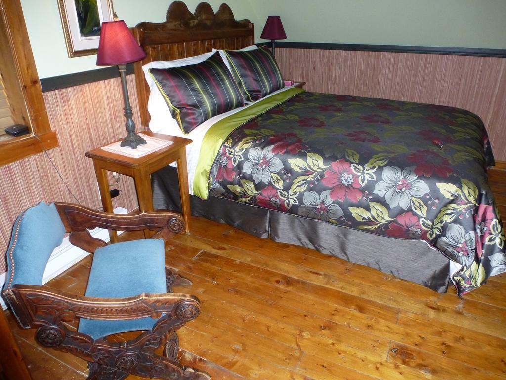 B&B Les Deux Pignons Petit-Saguenay ภายนอก รูปภาพ