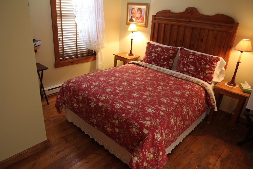B&B Les Deux Pignons Petit-Saguenay ภายนอก รูปภาพ